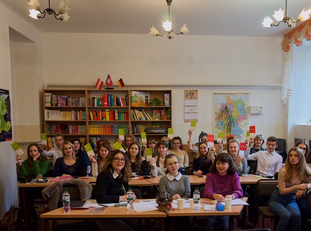 Школярка з Тернополя потрапила до національного фіналу “Молодь дебатує”