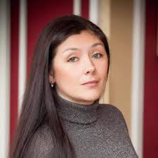 Яну Юрьевну Иванилову - с первым праздником весны!...