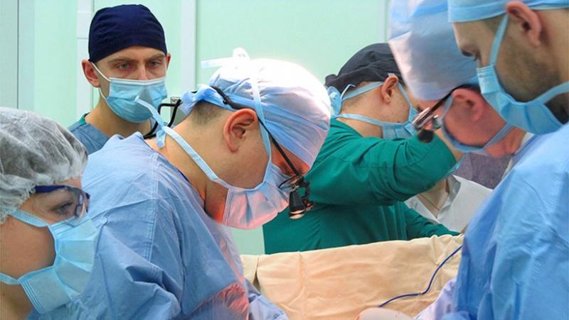 Хмельницькі кардіохірурги провели унікальну операцію на відкритому серці