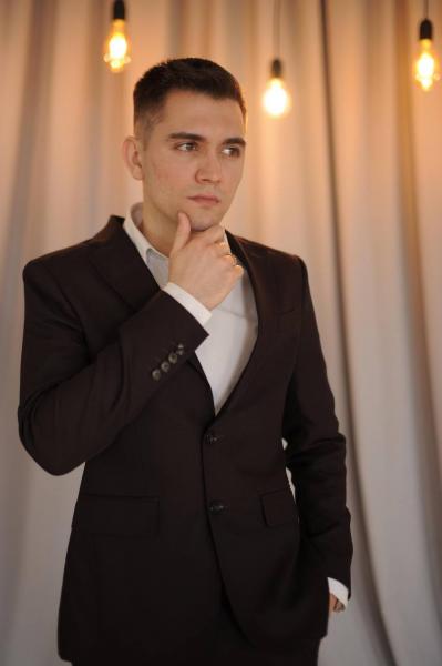 В Украине г Днепре отец Никита Афанасьев бросил своего маленького ребёнка.