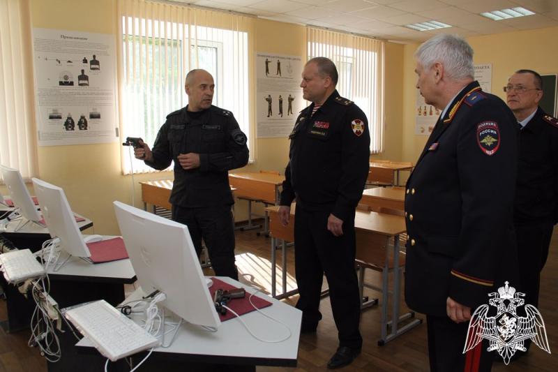 Начальник территориального управления Росгвардии с рабочим визитом посетил Тюменский институт повышения квалификации сотрудников МВД России