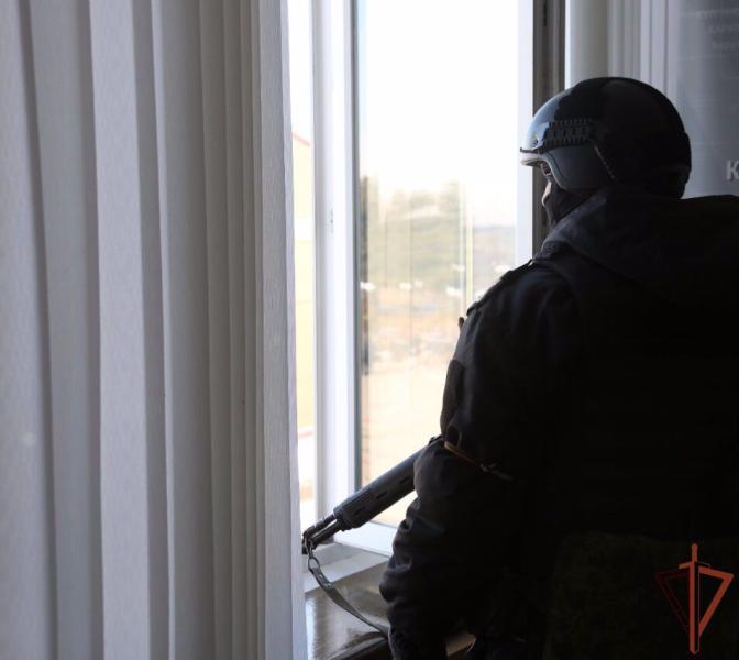 Мэр Энергодара поблагодарил сотрудников Росгвардии за спасение жизни