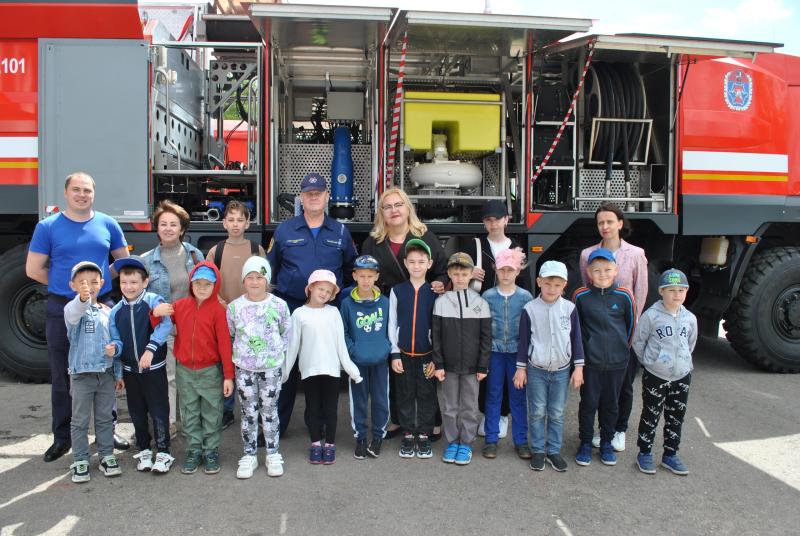 Пожарные новой Москвы исполнили детскую мечту