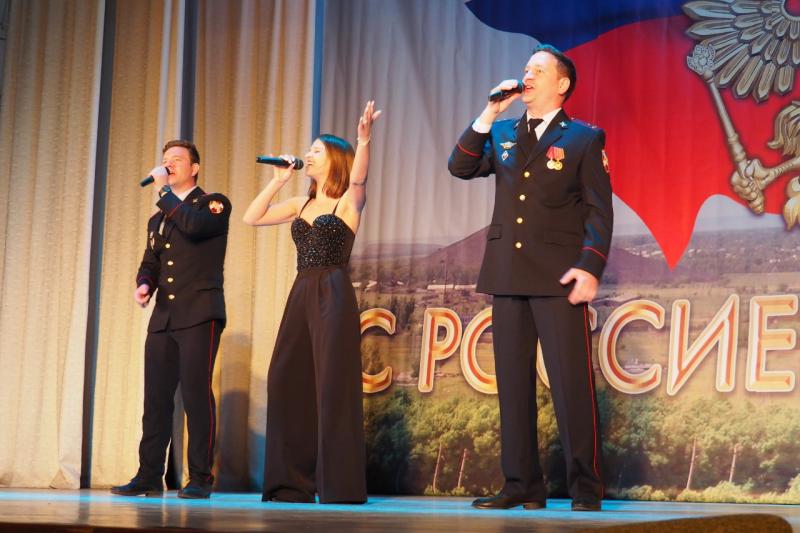 Столичные артисты провели в ЛНР гастрольный тур для росгвардейцев и населения