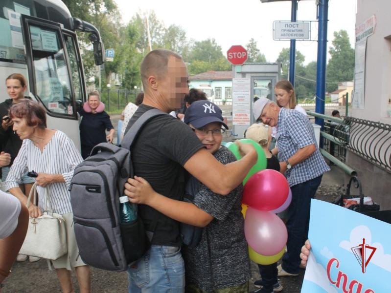 Дети росгвардейцев - участников специальной военной операции из Сибири отдохнули в лагере на Черном море