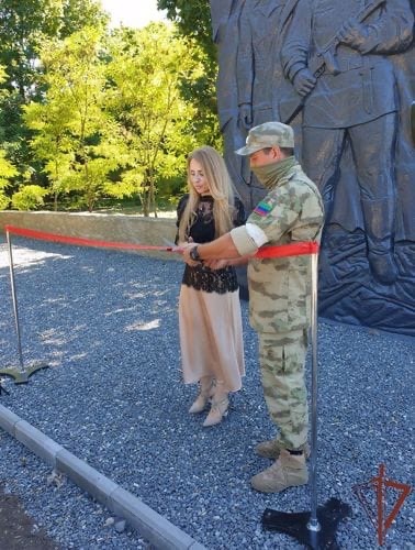 В Запорожье военнослужащие Росгвардии восстановили мемориал советским воинам Великой Отечественной войны.