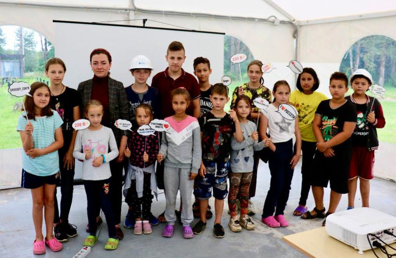 Накануне Дня знаний калужские энергетики провели урок по электробезопасности для детей из ДНР и ЛНР