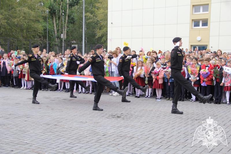 Росгвардейцы и кадеты ведомства приняли участие в торжественных мероприятиях, посвященных Дню знаний в Тюменской области
