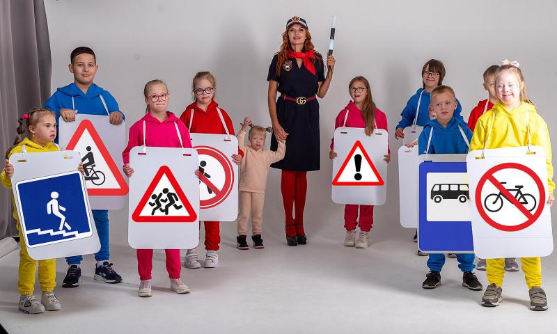 Арчи, Елена Борщёва, Эвелина Блёданс и Прохор Шаляпин играют для солнечных детей