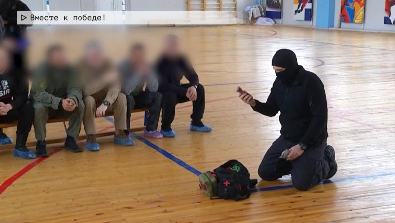 Бойцы ОМОН «Сталь» рассказали об основах тактической медицины добровольцам Южного Урала