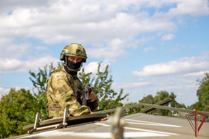 Росгвардия обеспечила безопасность доставки около 600 тонн гуманитарной помощи в Херсонскую и Запорожскую области