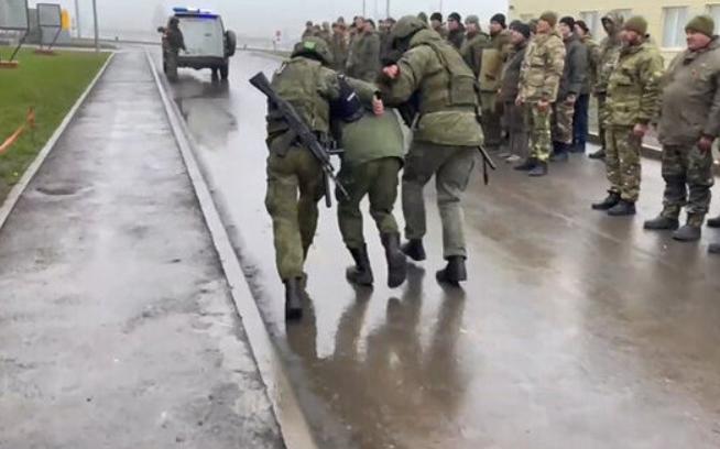 Демонстративный арест мобилизованных-отказников из РФ