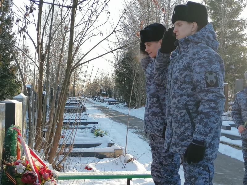 СТОЛИЧНЫЕ РОСГВАРДЕЙЦЫ ПОЧТИЛИ ПАМЯТЬ ГЕРОЕВ ОТЕЧЕСТВА