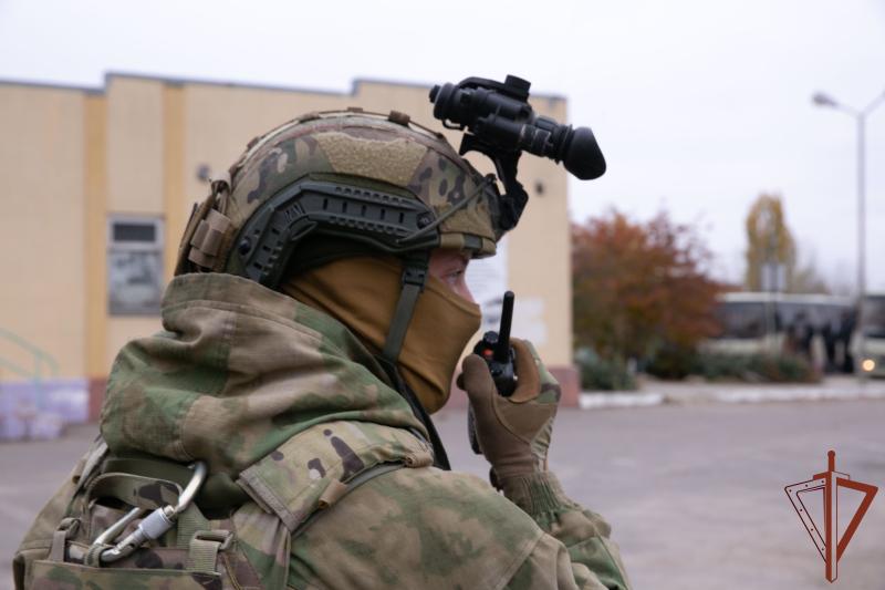 Росгвардейцы провели гуманитарную акцию в ЛНР