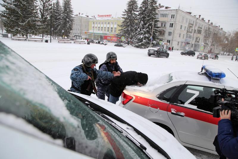 В Челябинске росгвардейцы задержали подозреваемых, у которых при себе имелись наркотические вещества