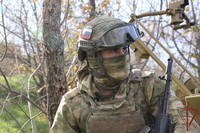 Росгвардейцы обнаружили схрон с оружием и нанесли удар по опорным пунктам противника в херсонской и запорожской областях