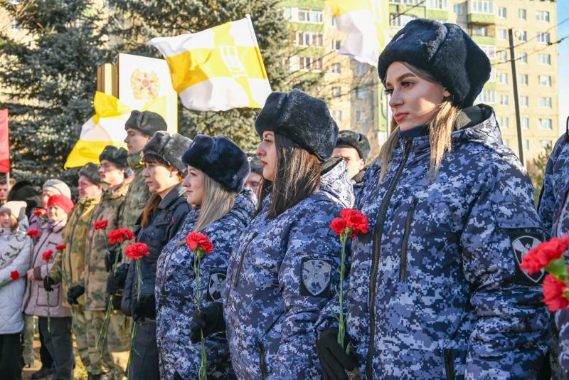 Росгвардейцы приняли участие в памятном митинге, приуроченном к 80-летию освобождения Ставрополя от немецко-фашистских захватчиков