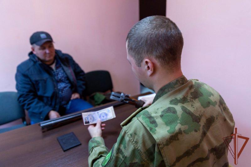Росгвардейцы приняли на временное хранение свыше 400 единиц оружия от жителей Херсонской и Запорожской областей