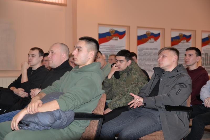 В Екатеринбурге молодые сотрудники Росгвардии встретились с воинами-интернационалистами