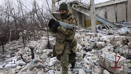 Росгвардейцы обнаружили замаскированные схроны боевиков