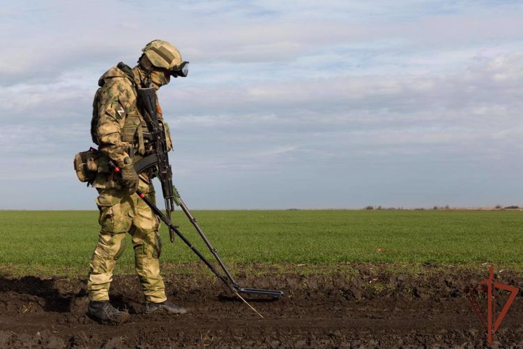 Росгвардия показала работу саперов в районе специальной военной операции