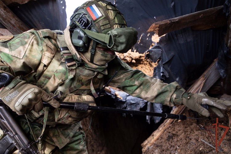 В ЛНР Росгвардейцы обнаружили крупные схроны с оружием и боеприпасами иностранного производства