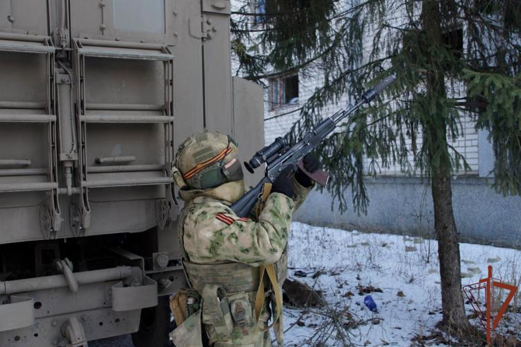 Росгвардейцы в ЛНР автоматным огнем сбили квадрокоптер противника