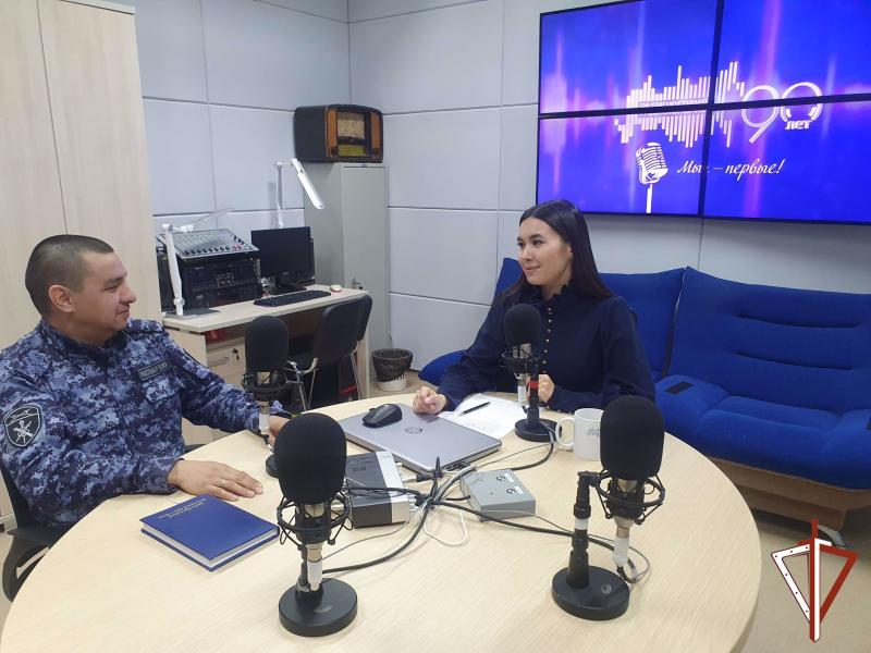 В Югре офицеры медицинской службы Росгвардии рассказали о своей деятельности в региональных СМИ