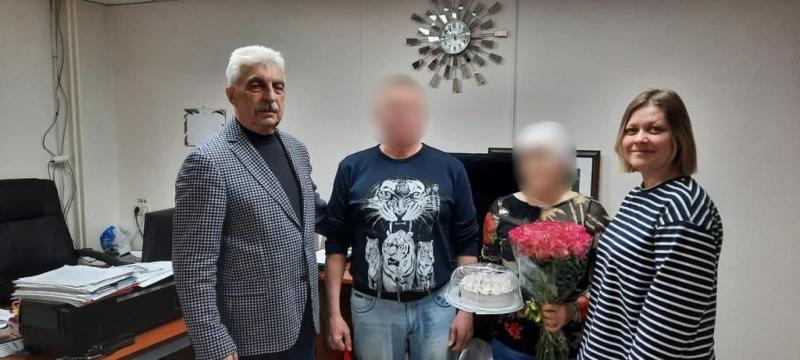 В Реутове поздравили с двойным днем рождения семью мобилизованного