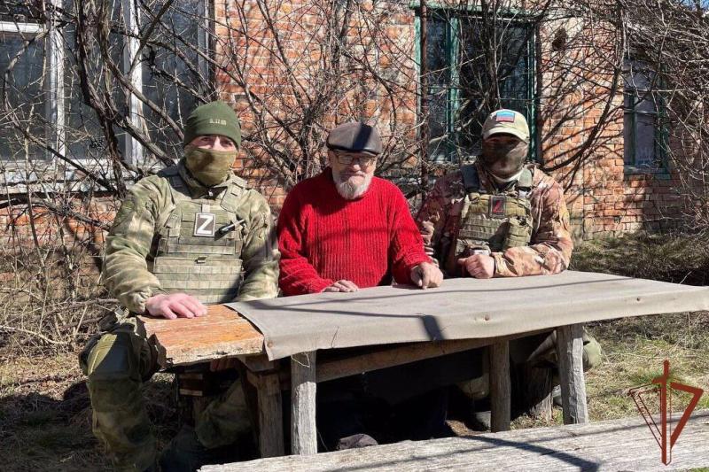 Спецназовцы Росгвардии отыскали в районе СВО отца героически погибшего более 10 лет назад на Северном Кавказе сослуживца