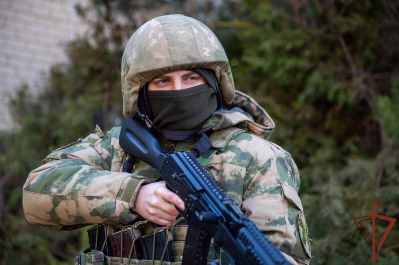 СОБИРАВШЕГО ПЕРСОНАЛЬНЫЕ ДАННЫЕ СОТРУДНИКОВ ШКОЛ ПОСОБНИКА ВСУ ВЫЯВИЛИ РОСГВАРДЕЙЦЫ ЗАПОРОЖСКОЙ ОБЛАСТИ