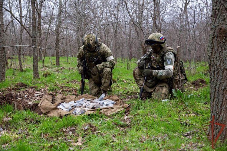 Более 35 килограммов взрывчатки обнаружил спецназ Росгвардии в замаскированном схроне на территории Запорожской области