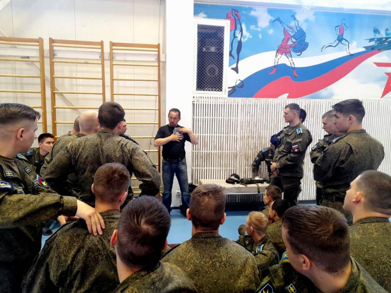 Ветераны СОБР Росгвардии  для будущих офицеров провели занятия по тактической медицине в Челябинске