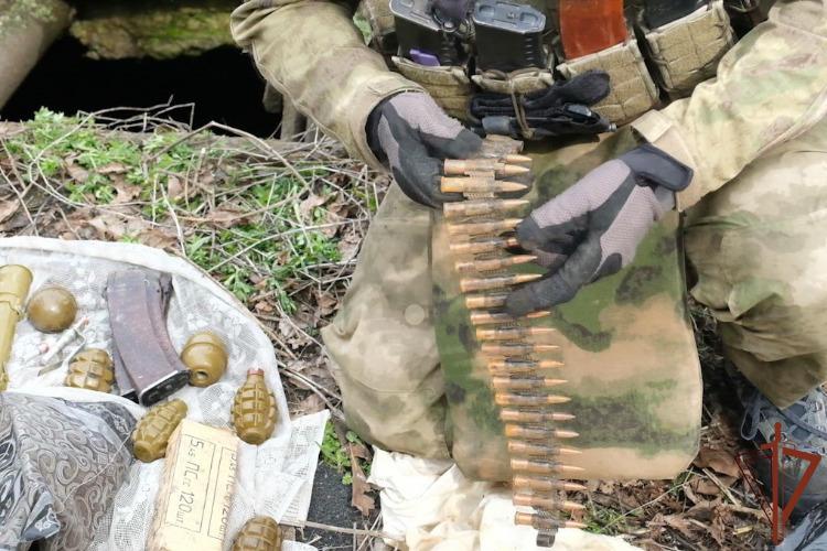 Большое количество оружия и боеприпасов националистов изъяли росгвардейцы при выполнении задач в ДНР