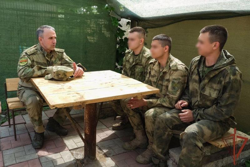 Начальник Главного военно-политического управления Росгвардии посетил подразделения в районе СВО