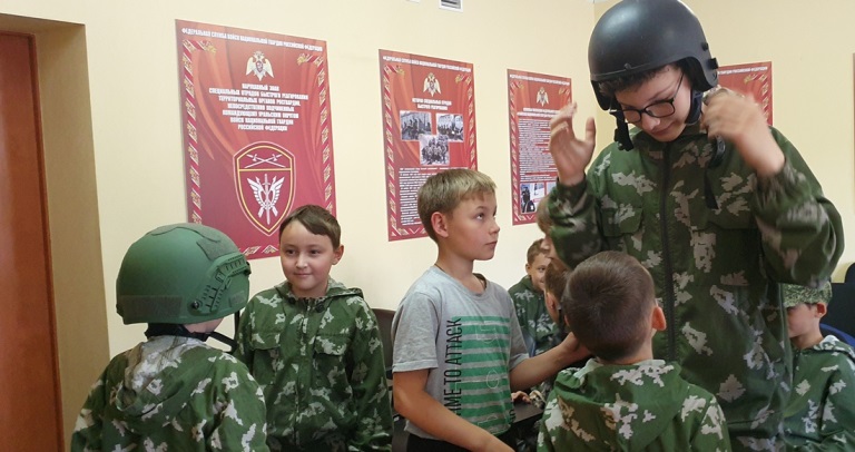 Тюменский СОБР поддержал всероссийский проект «Каникулы с Росгвардией»