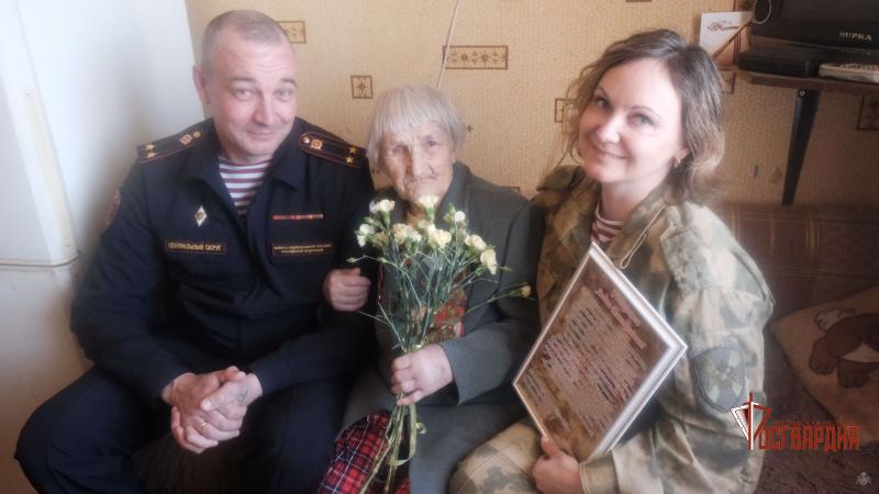 Орловские росгвардейцы почтили память ветерана ВОВ и войск правопорядка