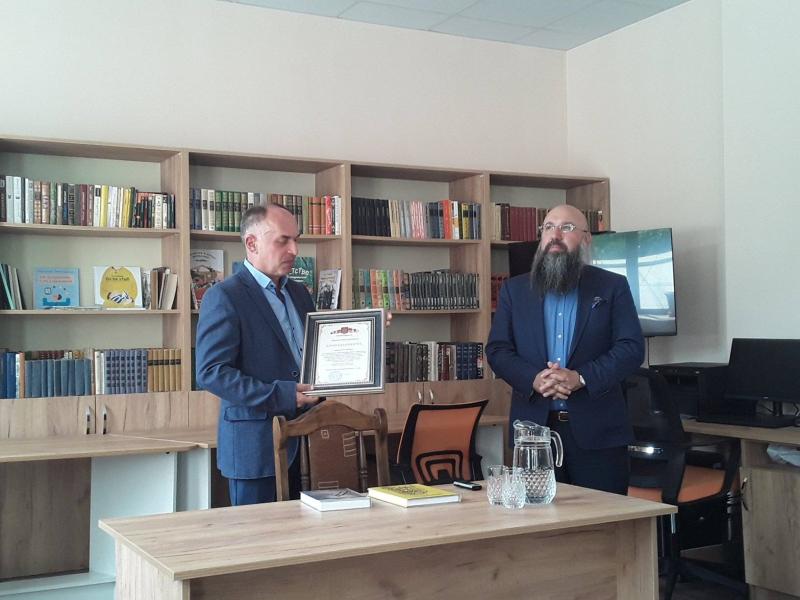 В Русском центре г. Степанакерта состоялась встреча с писателем Ашотом Бегларяном. Фоторяд