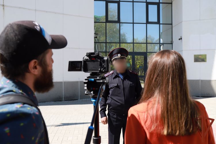 В честь Дня медицинского работника врач Росгвардии стал героем интервью журналистов Центра социальных медиа Югры