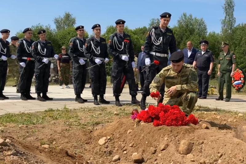 Установлены имена красноармейцев, останки которых подняли столичные росгвардейцы в Новгородской области