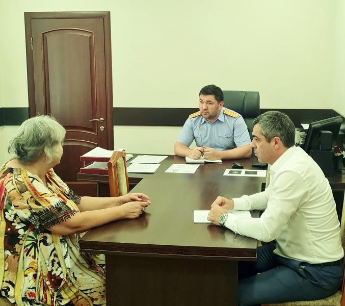 Семье, прибывшей в Дагестан из Харьковской области, помогли в решении социальных и юридических вопросов