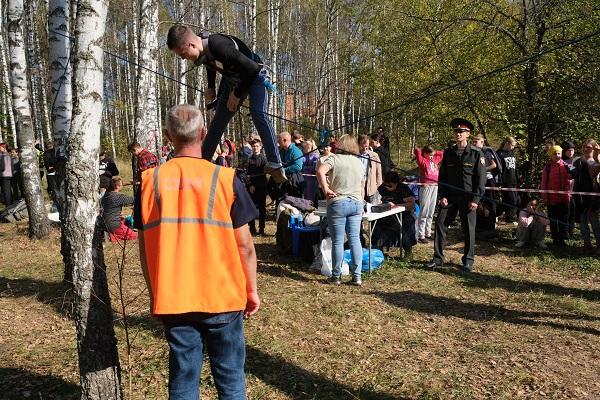 В Курске воспитанники подшефного кадетского класса регионального Управления Росгвардии приняли участие в соревнованиях по туризму памяти Героя России Андрея Хмелевского