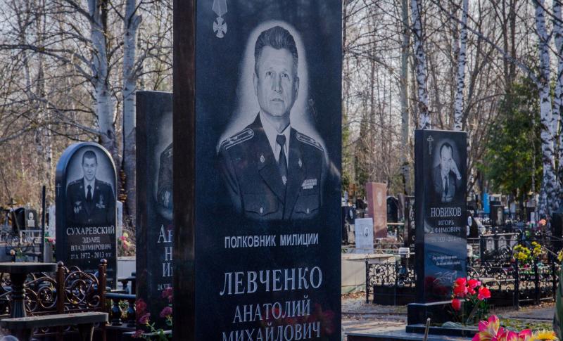 В Пензе бойцы ОМОН Управления Росгвардии по Пензенской области почтили память первого командира