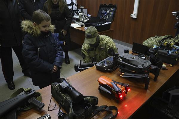 Спецназ ОМОН «Меч» на транспорте принял участие в осуществлении мечты ребенка