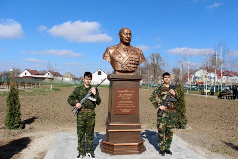В селе Эдиссия прошло торжественное мероприятие, посвященное открытию памятника маршалу Ивану Христофоровичу Баграмяну. Фоторепортаж