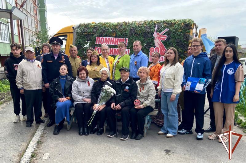 Ветеранов Великой Отечественной войны поздравили с Днем Победы росгвардейцы в Зауралье