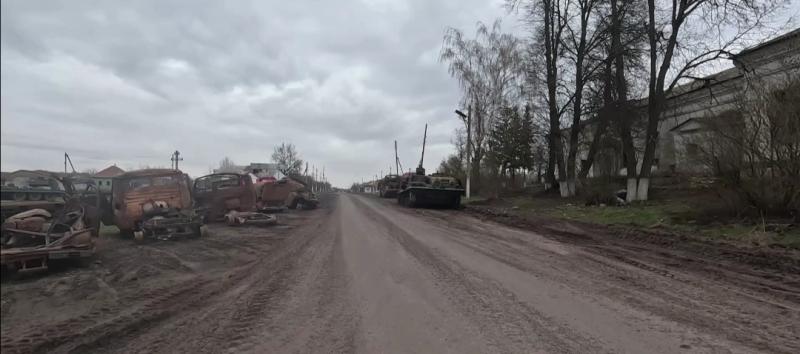 "Так я стала военным корреспондентом. Забыла сказать: когда это всё произошло, нам с ним было по двадцать шесть лет. До сих пор не знаю, много это или мало..."