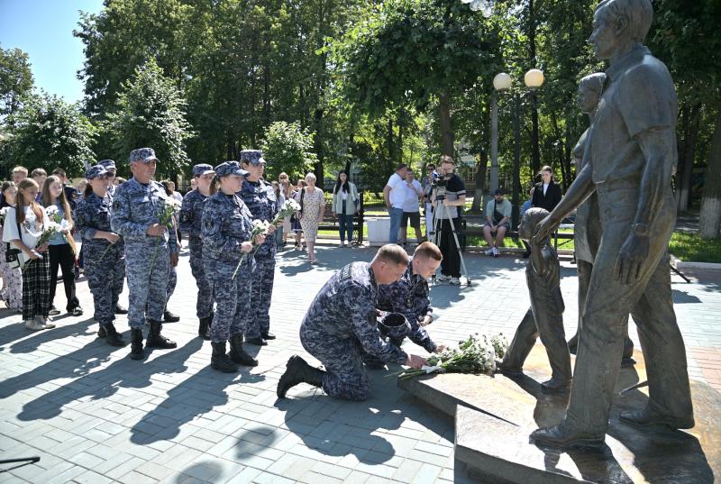 Росгвардейцы в Йошкар-Оле почтили память детей – жертв войны в Донбассе