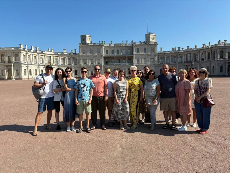 Работники Северо-Западного филиала ФГУП «УВО Минтранса России» с экскурсией посетили Приоратский дворец в Гатчине и побывали на мастер-классе по сыроварению